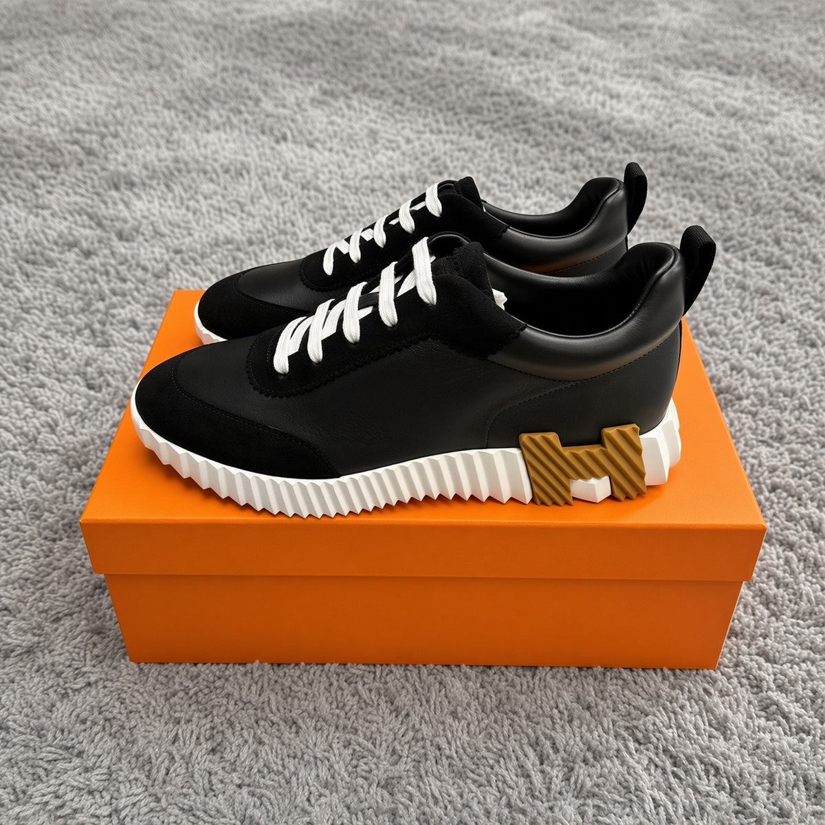 H Bouncing Trainers